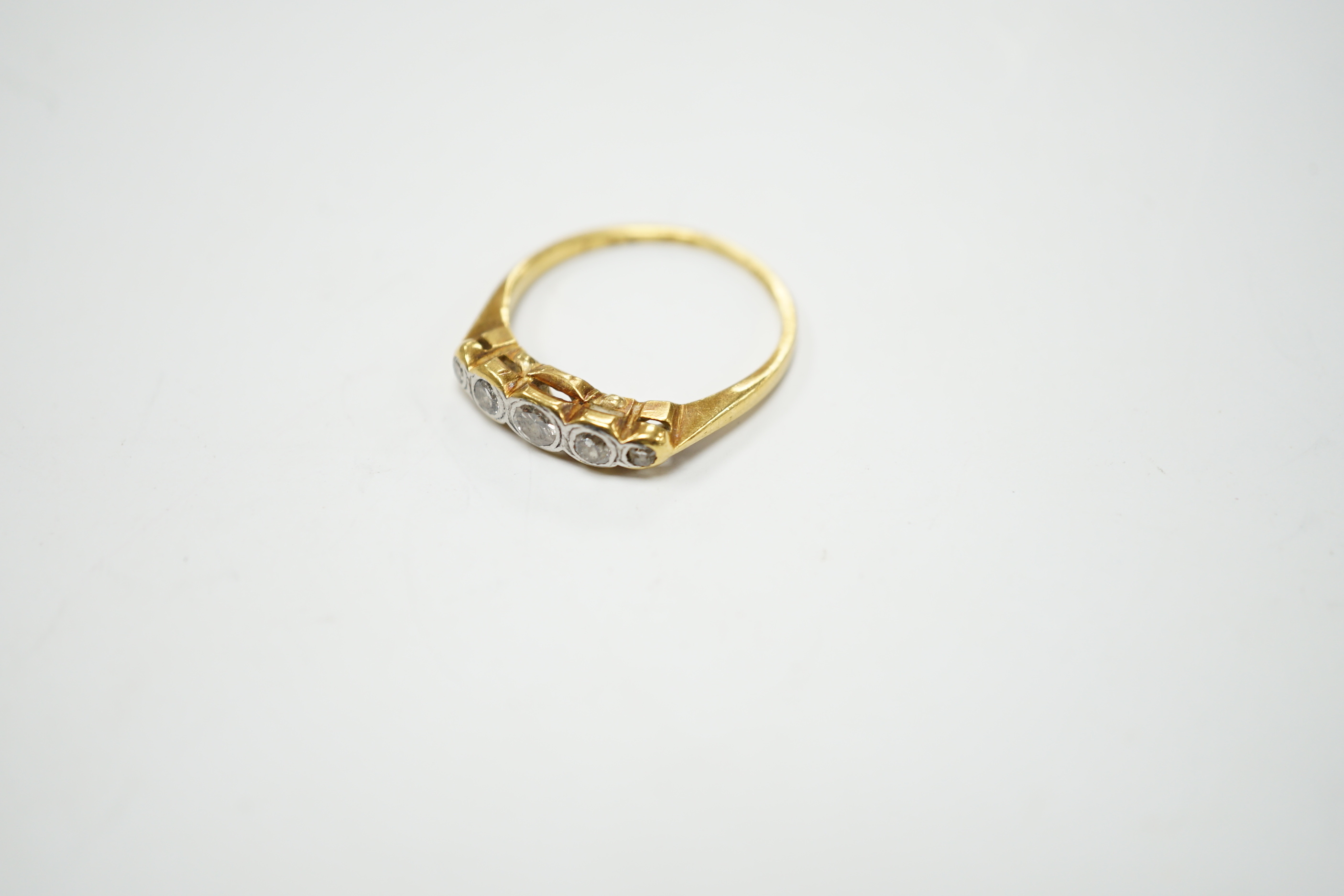 An 18ct, plat and graduated collet set five stone diamond half hoop ring, size P, gross weight 3.1 grams.